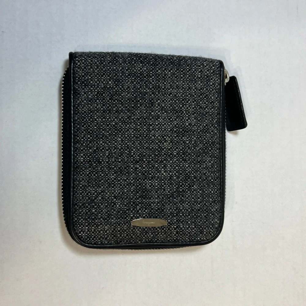 Salvatore Ferragamo,‎ compact zip around wallet